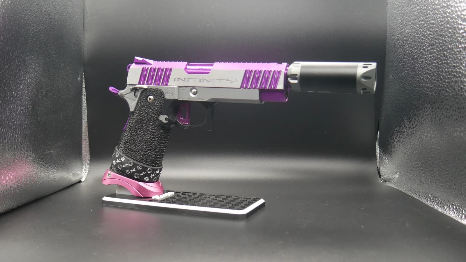 Phantom Signature Hi-Capa, three quarter view